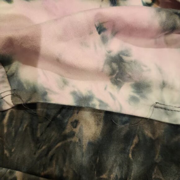 Free Kisses tye dye LOVE shirt. Sz 1X - BENEFITS RESCUE DOGS - Picture 8 of 11